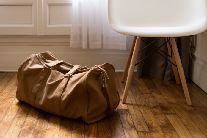 Vai viajar? Aprenda a arrumar uma mala impecável!